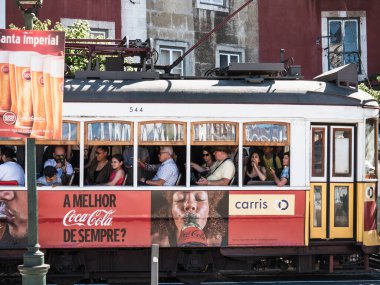 Lizbon, Portekiz; 11 Haziran 2024: Lizbon turist tramvayı