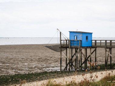Plage de Galets, Fransa; 3 Ağustos 2024: Plage de Galets Sahili, Aiguillon Körfezi Doğal Rezervi
