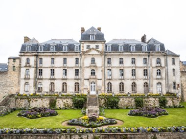 Vannes, Fransa: 6 Ağustos 2024: Vannes şehrindeki Chateau de l 'Hermine kalesi, Fransa