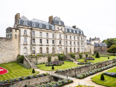 Vannes, Fransa: 6 Ağustos 2024: Vannes şehrinde Chateau de l 'Hermine, Fransa