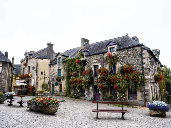 Place du Puits Rochefort-en-Terre, Fransız İngilizcesi