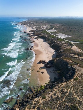 Portekiz 'de Praia de Malhao dikey çekimde