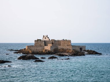 Saint Malo, Fransa; 18 Ağustos 2024: Saint Malo Milli Kalesi