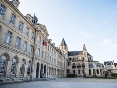 Caen, Fransa; 21 Ağustos 2024: Caen, Normandiya, Fransa 'da L' Abbaye-aux-hommes manastırı