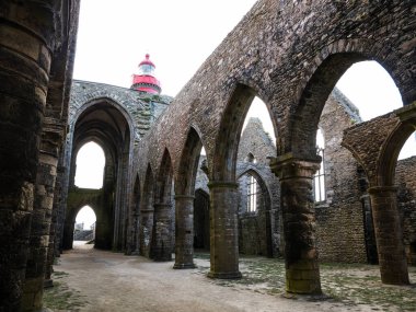 Saint Mathieu Manastırı Fransa 'da harabe