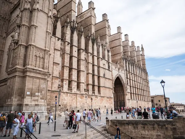 stock image Palma de Mallorca, Spain; September 17th 2024: A bustling scene of tourists visiting the impressive Gothic Cathedral in Palma de Mallorca, Spain