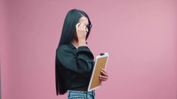 Business Woman Glasses White Tablet Her Hands Posing Isolated Pink — 비디오