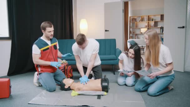 Adult Cpr Training First Aid Instruction First Aid Cardiopulmonary Resuscitation — Stok Video