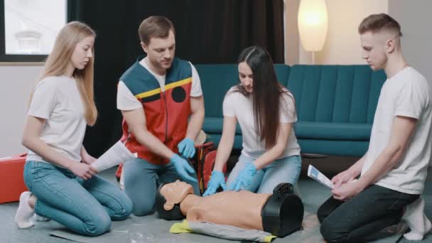 Cpr Training Using Aed Bag Mask Valve Adult Training Manikin — Video Stock