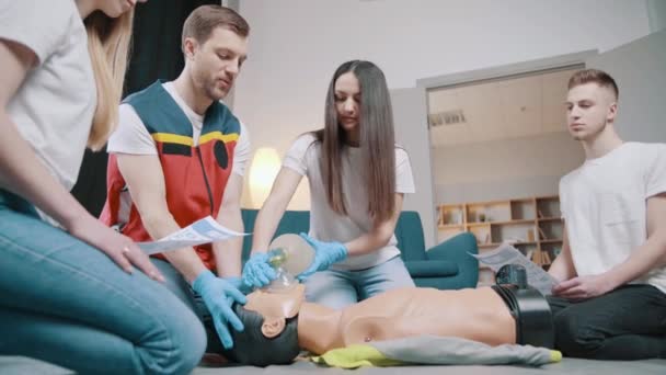 Cpr Training Using Aed Bag Mask Valve Adult Training Manikin — Stok Video