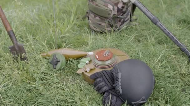Explosive Objekte Granaten Raketen Minen Liegen Nach Der Minenräumung Auf — Stockvideo