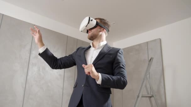 Чоловік Поставив Технології Оцінює Квартиру Вже Мебльовану Людина Використовує Віртуальну — стокове відео