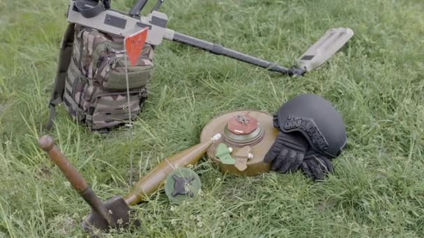 Objetos Explosivos Conchas Foguetes Minas Estão Nos Campos Ucrânia Após — Vídeo de Stock