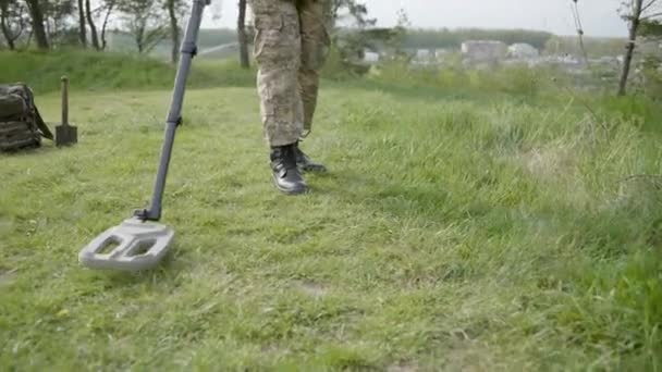 Military Sapper Metal Detector Field Ukrainian Explosive Ordnance Disposal Officer — Video Stock