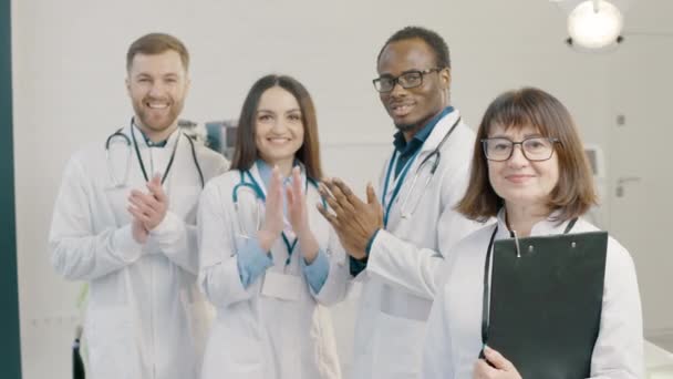 Groupe Médecins Applaudissements Ensemble Clinique Médicale — Video