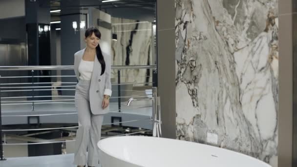 Woman Walking Bathtub Tile Showroom — Stock Video