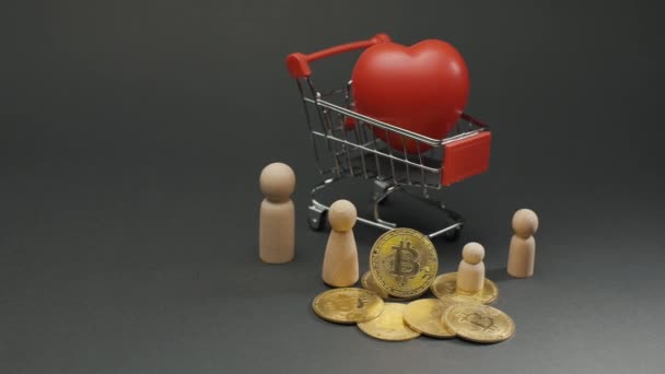 Gouden Bitcoin Houten Figuren Rood Hart Trolley Grijze Achtergrond Btc — Stockvideo
