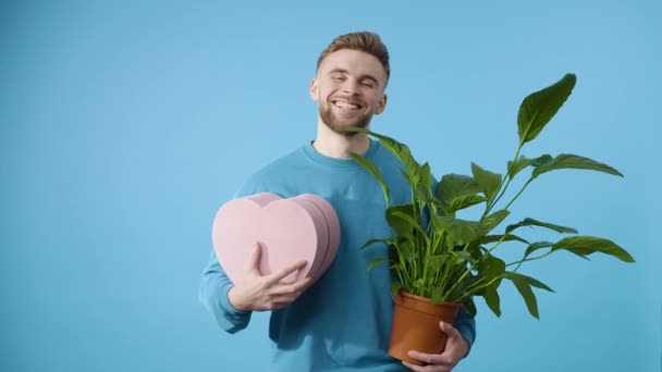 Serenade Love Man Embracing Potted Plant Heart Shaped Box Stok Rekaman