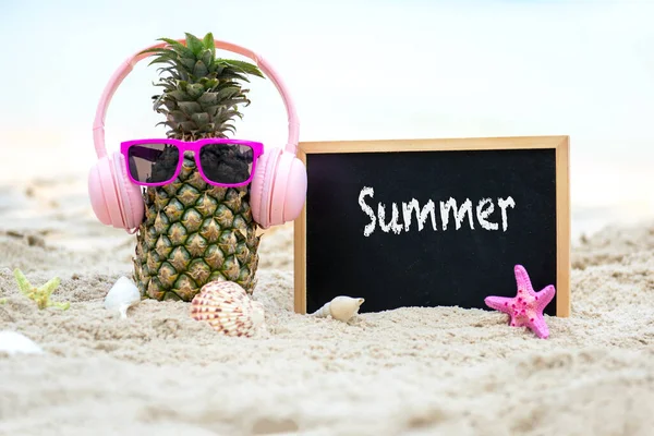 Summer Party Hipster Pineapple Fashion Sunglass Listen Music Blackboard Sand — Stock Photo, Image