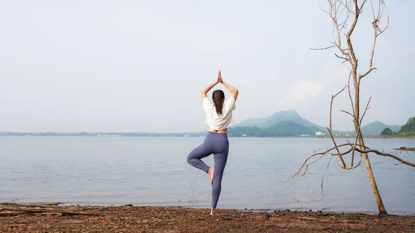 Lifestyle Femme Yoga Exercice Pose Pour Une Vie Saine Jeune — Photo