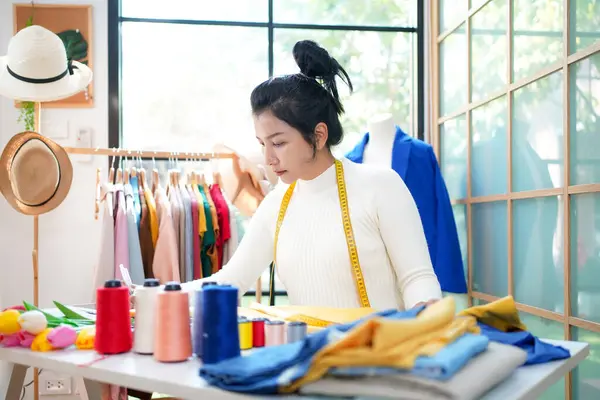 Asian Young Women Fashion Designer Working Her Designer Showroom Lifestyle Stok Fotoğraf