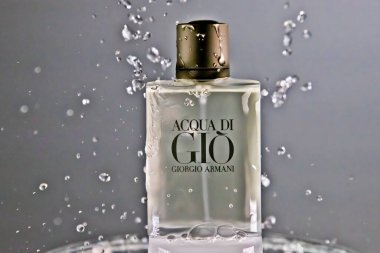 ACQUA DI GIO by Giorgio Armani, perfume bottle with water splash