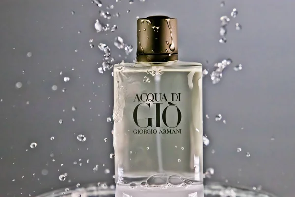 ACQUA DI GIO by Giorgio Armani, perfume bottle with water splash
