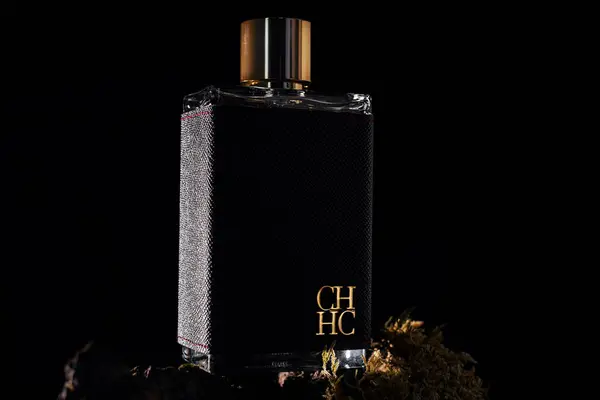 CH by Carolina Herrera, şık ve zarif erkekler için parfümler
