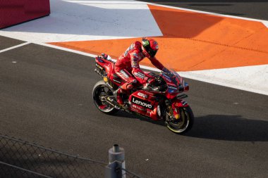 MotoGP 26 Kasım 2023 Valensiyalı Ricardo Tormo pistinde yarışıyor. 