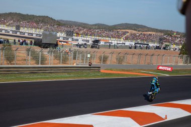 MotoGP 26 Kasım 2023 Valensiyalı Ricardo Tormo pistinde yarışıyor. 