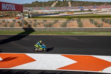 MotoGP 26 Kasım 2023 Valensiyalı Ricardo Tormo pistinde yarışıyor. 