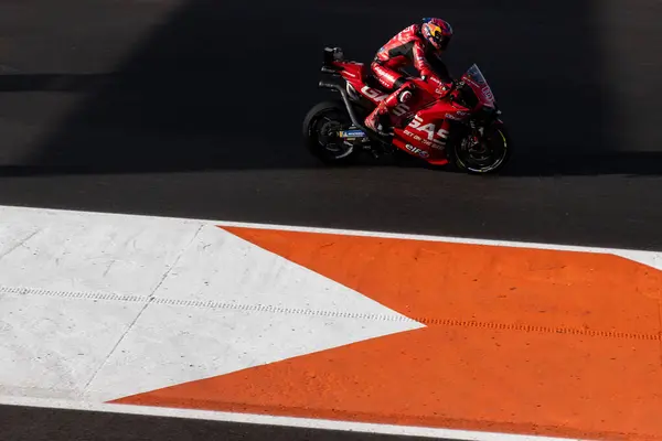 MotoGP 26 Kasım 2023 Valensiyalı Ricardo Tormo pistinde yarışıyor. 