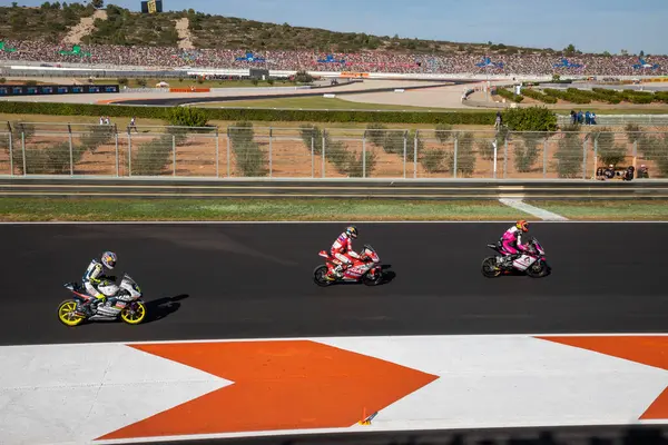 MotoGP 26 Kasım 2023 Valensiyalı Ricardo Tormo pistinde yarışıyor. 