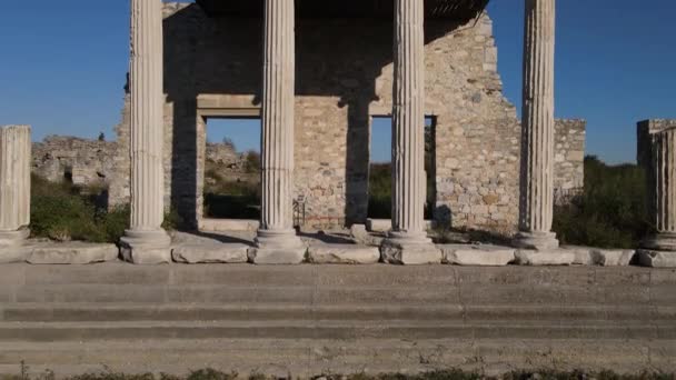 Вид Исторические Руины Колонны Древний Театр Искушения Древнем Городе Милет — стоковое видео