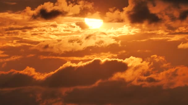 Zeitraffer Bild Von Lichtstrahlen Zwischen Wolken Einem Düsteren Himmel Der — Stockvideo
