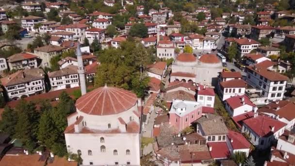 位于世界文化遗产名录上的萨夫兰博鲁市的美丽景色以其当地的建筑特色脱颖而出 — 图库视频影像