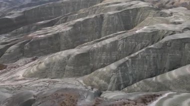 Kaya oluşumlarının görüntüsü katmanlar halinde dizildi..