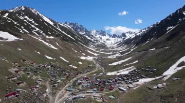 Rize 'deki Kackar dağ sıraları ve platolarının hava görüntüleri..