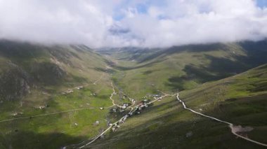 Rize 'deki Kackar dağ sıraları ve platolarının hava görüntüleri..
