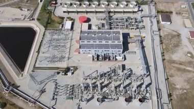 Yenilenebilir enerji kaynaklarından biri olan ve insansız hava aracıyla çekilen jeotermal santralin görüntüsü..