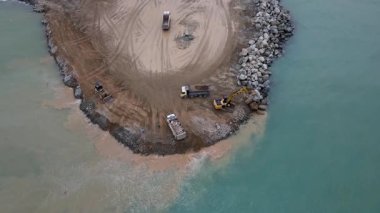 Görüntü deniz dolgu işleri ve liman inşaatının insansız hava aracı tarafından çekildi.