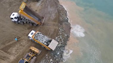 Görüntü deniz dolgu işleri ve liman inşaatının insansız hava aracı tarafından çekildi.