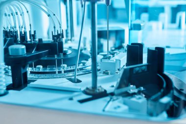 modern tıbbi robot ekipmanları araştırma yapıyor, modern tıp konsepti, seçici odaklanma