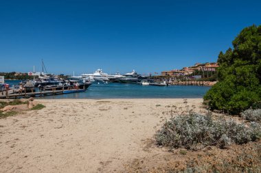 Porto Cervo manzaralı, İtalya 'nın kuzeyinde, Sardunya' da bir sahil beldesi. Sardunya Merkezi.