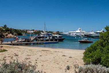 Porto Cervo manzaralı, İtalya 'nın kuzeyinde, Sardunya' da bir sahil beldesi. Sardunya Merkezi.