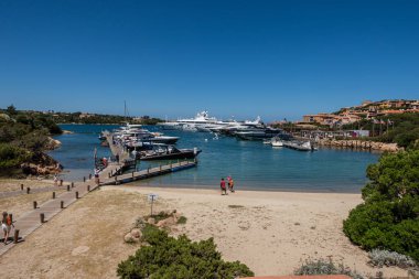 Porto Cervo manzaralı, İtalya 'nın kuzeyinde, Sardunya' da bir sahil beldesi. Sardunya Merkezi.