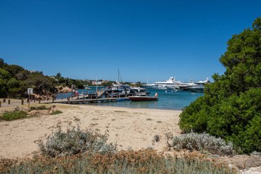Porto Cervo manzaralı, İtalya 'nın kuzeyinde, Sardunya' da bir sahil beldesi. Sardunya Merkezi.