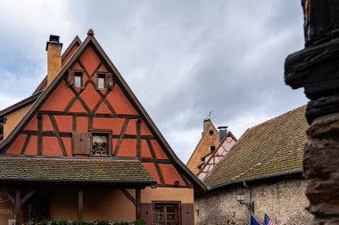 Fransa 'nın Alsace bölgesindeki Eguisheim renkli bir köy..