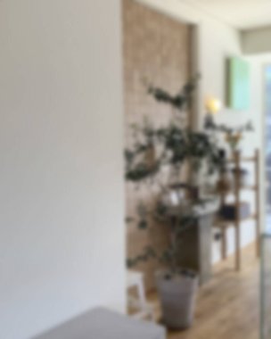 İçerisi bulanık. Kahve dükkanı ve resterant. 