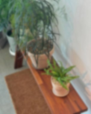 İçerisi bulanık. Kahve dükkanı ve resterant.